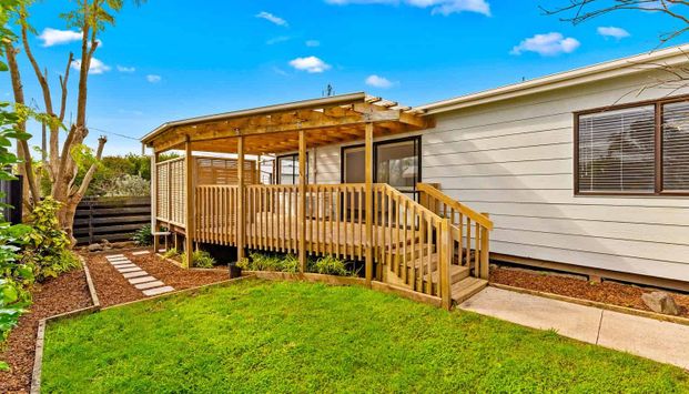 Private and sunny - Photo 1