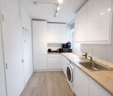 Room in a Shared Flat, Guildford Road, SW8 - Photo 5