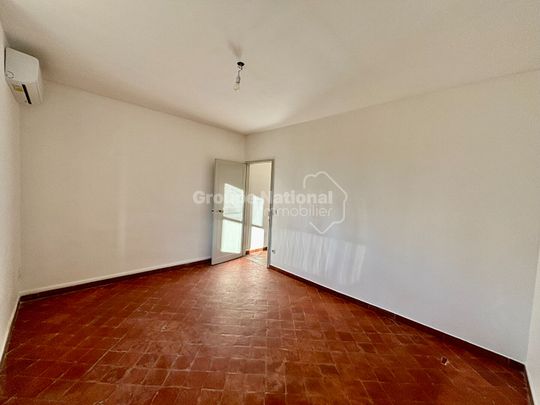 Maison T4 de 86.70 m2 avec terrasse, à Saint Etienne du Grès, - Photo 1