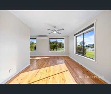 203 Warrina Dr, Delacombe, Vic 3356 - Photo 5