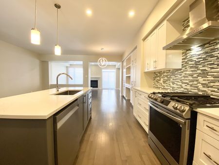 785 Cairn Crescent - Photo 3