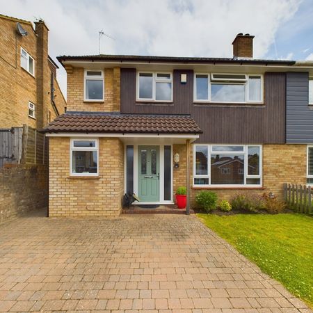 4 bed semi-detached house to rent in Ashley Drive, Penn, High Wycombe, HP10 8AX - Photo 4