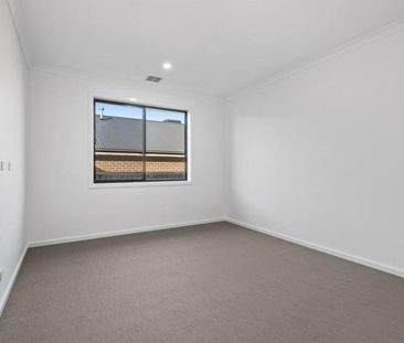 EXECUTIVE FAMILY HOME IN POPULAR LUCAS LOCALE - Photo 2