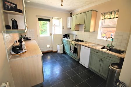 3 bedroom detached house to rent - Photo 5