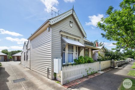 Lovely Home Close To Central Ballarat - Photo 2