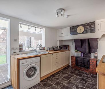 2 bedroom terraced house to rent - Photo 6