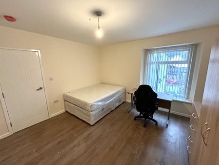 1 bedroom in a house share to rent - Photo 4