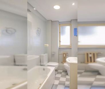 Room in a shared 18-bedroom apartment for rent in Argüelles, perfect for professionals and students - Photo 5