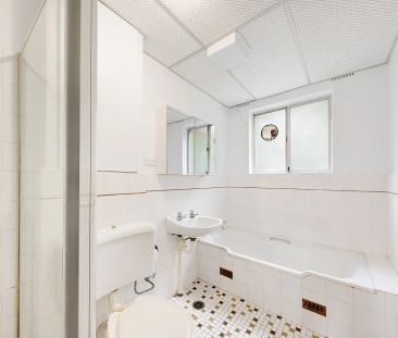 Sundrenched Two Bedroom Apartment in Tree Lined Street - Photo 5