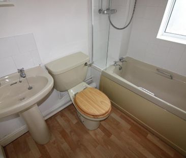 2 bedroom semi-detached house to rent - Photo 6