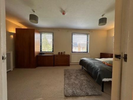 1 bedroom in a house share to rent - Photo 2