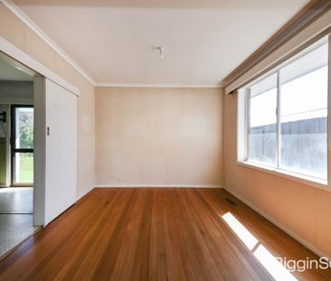 Classic Comfort Meets Convenience Near Brandon Park and Monash Univ... - Photo 2