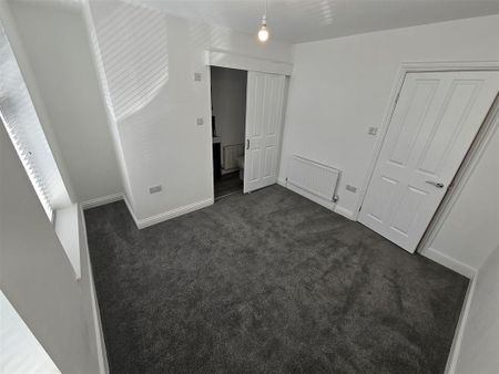 3 bedroom end of terrace house to rent - Photo 2