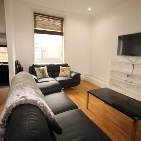 6 bedroom terraced house to rent - Photo 1