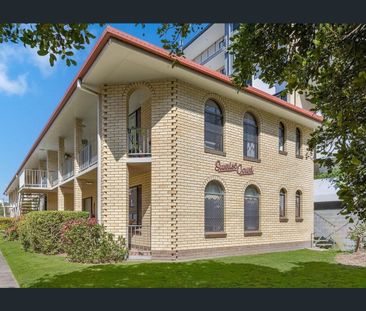 Retro Charm in the Heart of Tweed Heads – Walk to Everything - Photo 1