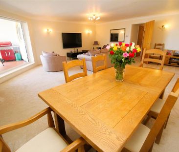 3 bedroom apartment to rent - Photo 2