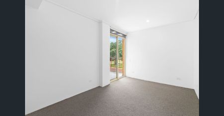 Stunning 3 Bedroom Apartment - overlooking Fawkner Park - Photo 5