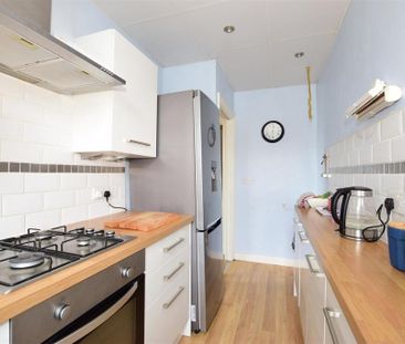 2 bedroom maisonette to rent - Photo 4