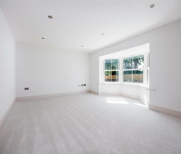 4 bedroom detached house to rent - Photo 2