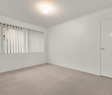 Spacious 4-Bedroom, 2-Bathroom Family Home in Secret Harbour - Photo 6