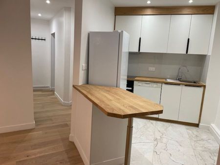 EN CENTRE VILLE TYPE 3 ENTIEREMENT RENOVE ET MEUBLE A NEUF - Photo 5