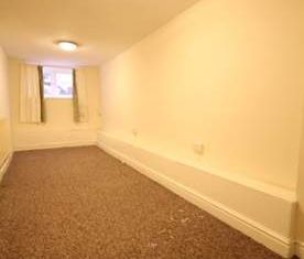 2 bedroom property to rent in Malvern - Photo 5