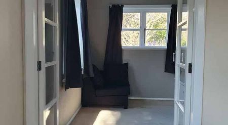 Cosy family home with garden veges - Photo 5