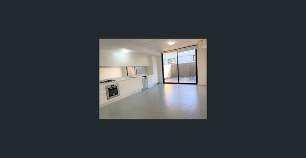 "GROUND FLOOR ONE BEDROOM APARTMENT" - Photo 1