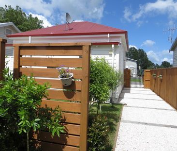 Paeroa Red Train Carriage - Photo 1