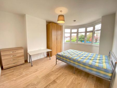 9 bedroom semi-detached house to rent - Photo 3