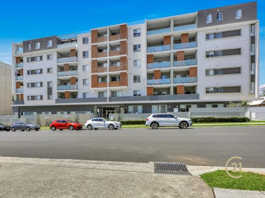 Modern Two Bedroom Apartment - Photo 1