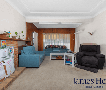 🏡 Four-Bedroom Brick Home in Peaceful Tarro 🌳 - Photo 1