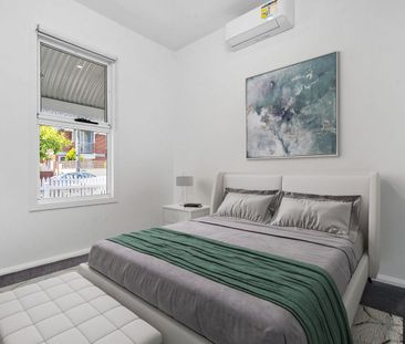 Elegant Terrace Home with Luxury Renovation - Photo 3