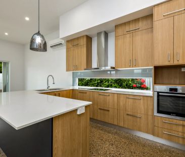 Modern, light-filled home in the heart of Edge Hill - Photo 6