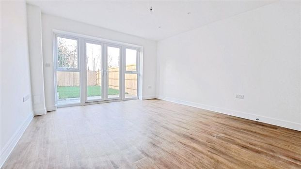 3 bedroom semi-detached house to rent - Photo 1