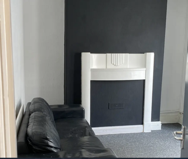 4 bedroom terraced house to rent - Photo 3