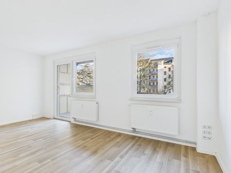 Erstbezug nach Sanierung! 3 Zimmer mit Balkon und Bad mit Dusche und Wanne - Photo 2