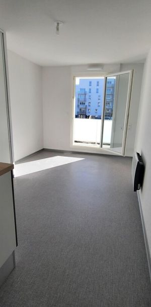 Location Appartement 1 pièce 18m² NIMES 30000 - Photo 1