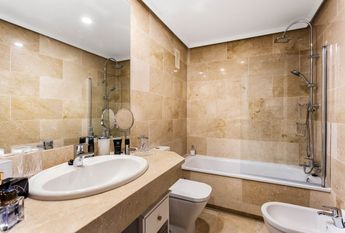 Spacious 4 bed penthouse, furnished and equipped in Marbella, near the Dunes of Artola and Cabopino