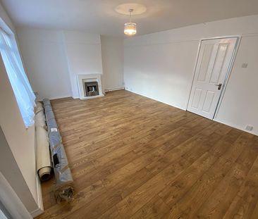 £1,250 PCM, Newly Refurbished Three Bedroom House with Garden in Wa... - Photo 4
