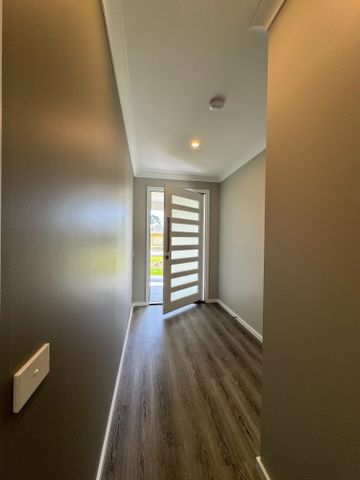 Coastal 4 Bedroom - 3.5 Bathroom - Stunning New Build - Ducted Air Con - Photo 4