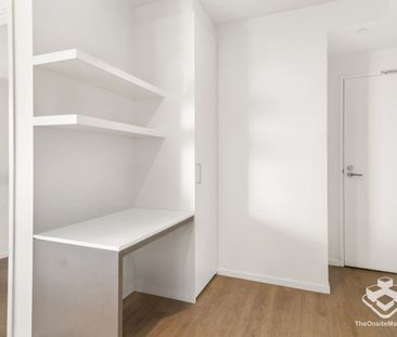 15th Floor Amazing City and River Views - Photo 4