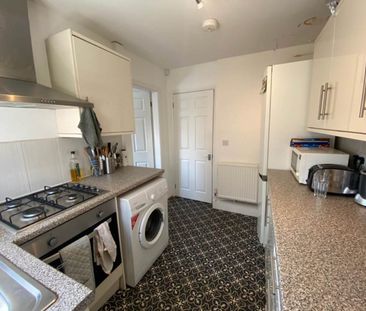 Tinshill Lane (room 1), Horsforth, Leeds - Photo 1