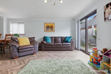 3 bedroom detached house to rent - Photo 2