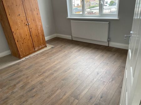 Surbiton, KT6 (Semi-Detached) - Photo 2