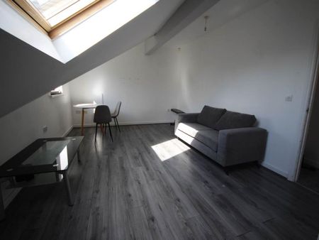 2 bedroom flat to rent - Photo 3