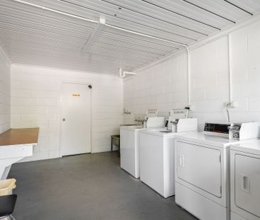 Furnished bedsit in convenient location, Live Here! - Photo 6