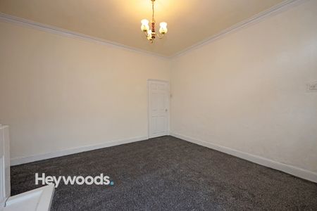 2 bed terraced house to rent in Manor Street, Stoke-on-Trent, Staffordshire - Photo 2