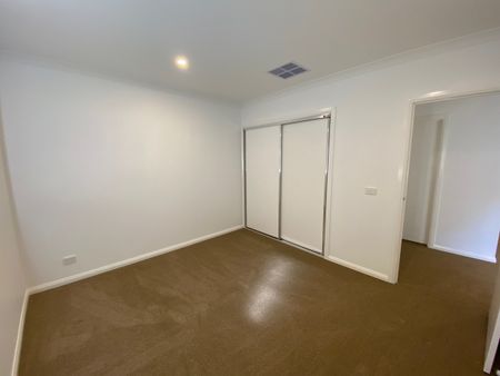 two-storey 4 Bedroom Family Delight! - Photo 5