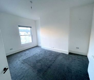 Lascelles Terrace, Eastbourne - Two-Bedroom Flat - Photo 6